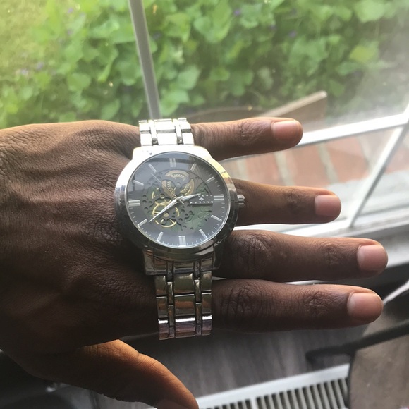 Selling my Joseph Abboud Ab/5087SV watch only wore once in 2 years - Picture 4 of 6